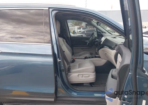 2017 Honda Pilot Touring z USA, uszkodzony, nr VIN 5FNYF5H93HB001903